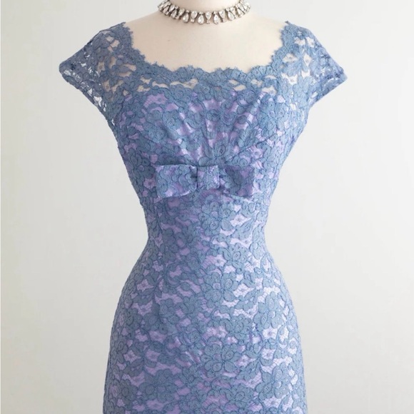 1950's French Blue Lace Wiggle Dress - Picture 4 of 7